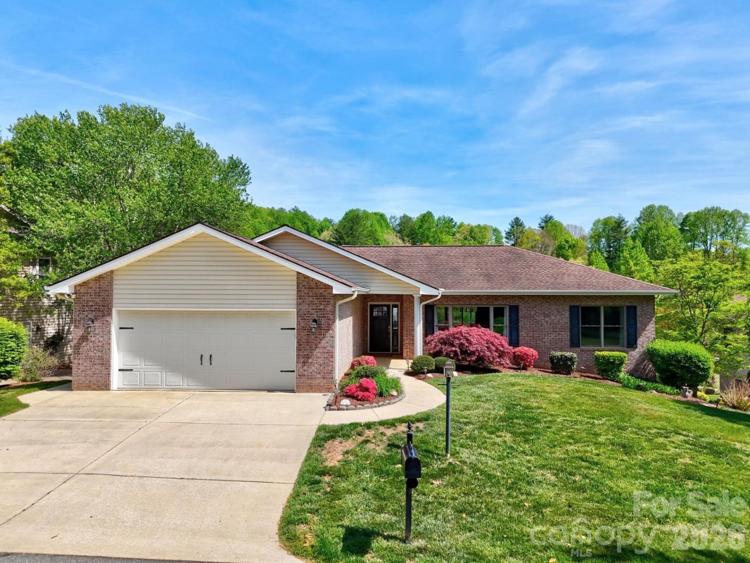 108 Fairway Knoll Drive