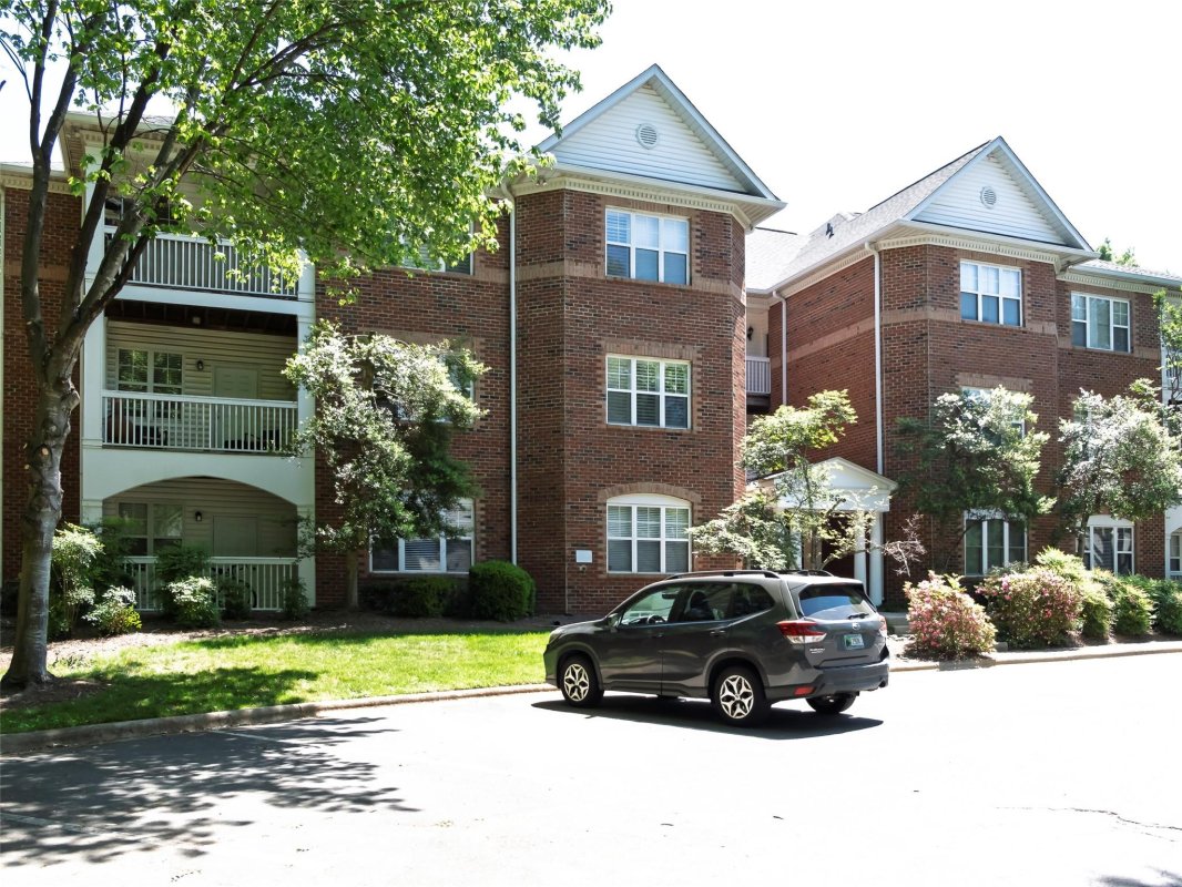 5609 Fairview Road