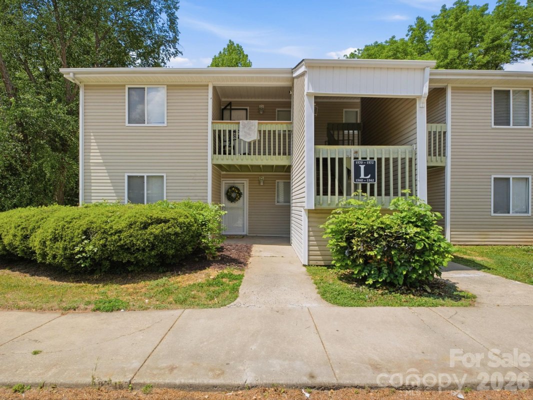 1560 Eagles Place