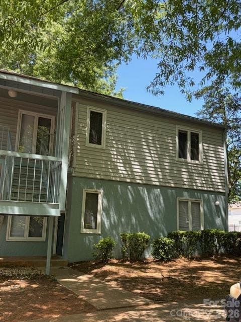 1902 Meadowlark Lane
