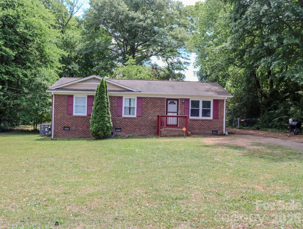 1006 Iris Drive