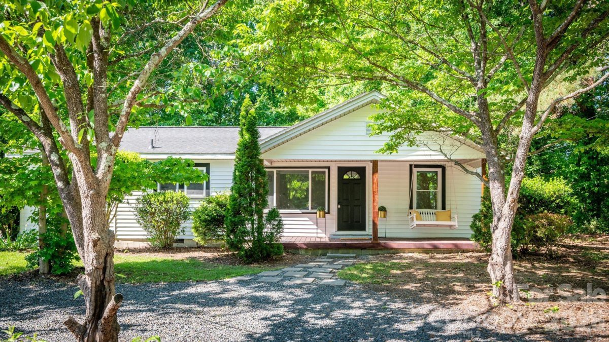 3828 Oakwood Road