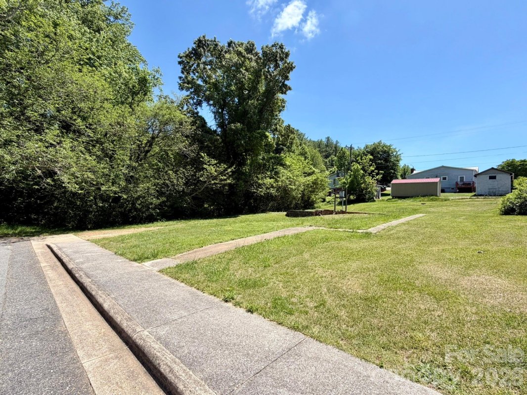 100 4th Em Street