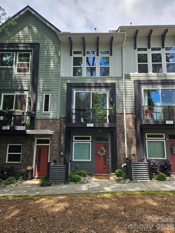 562 West End Drive