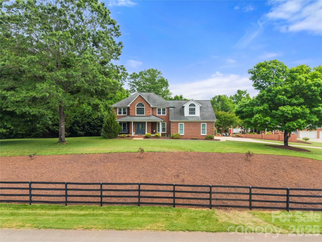 1125 Saddle Drive