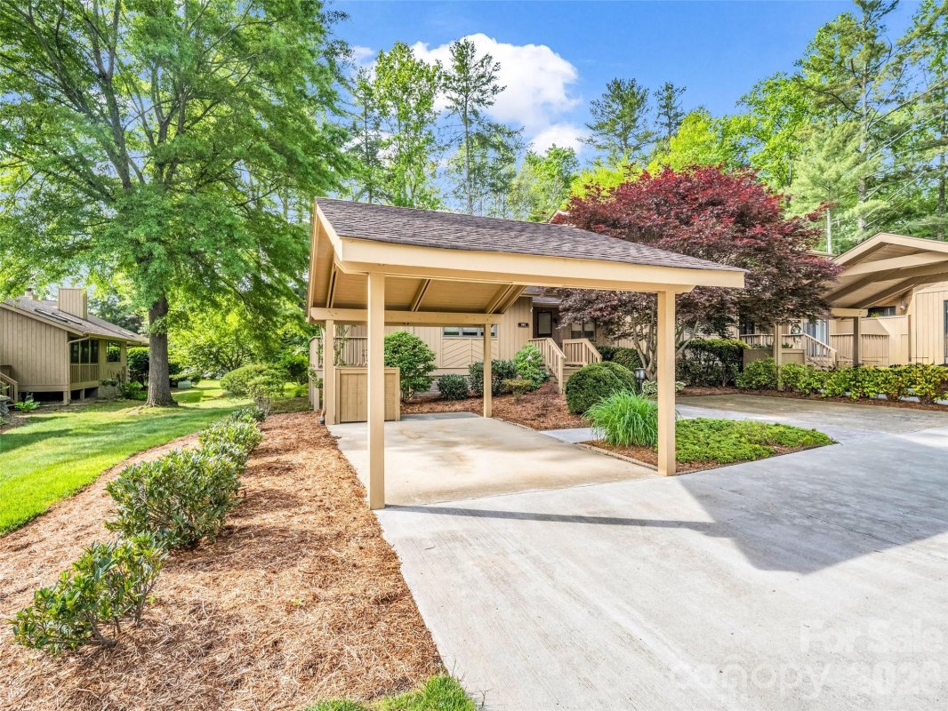 102 White Oak Drive