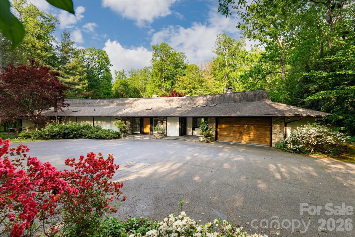 18 Forest Road
