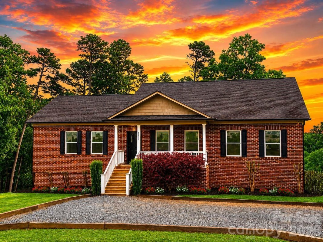 6151 Settlers Trail