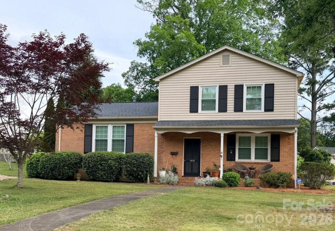 1623 Paddock Circle