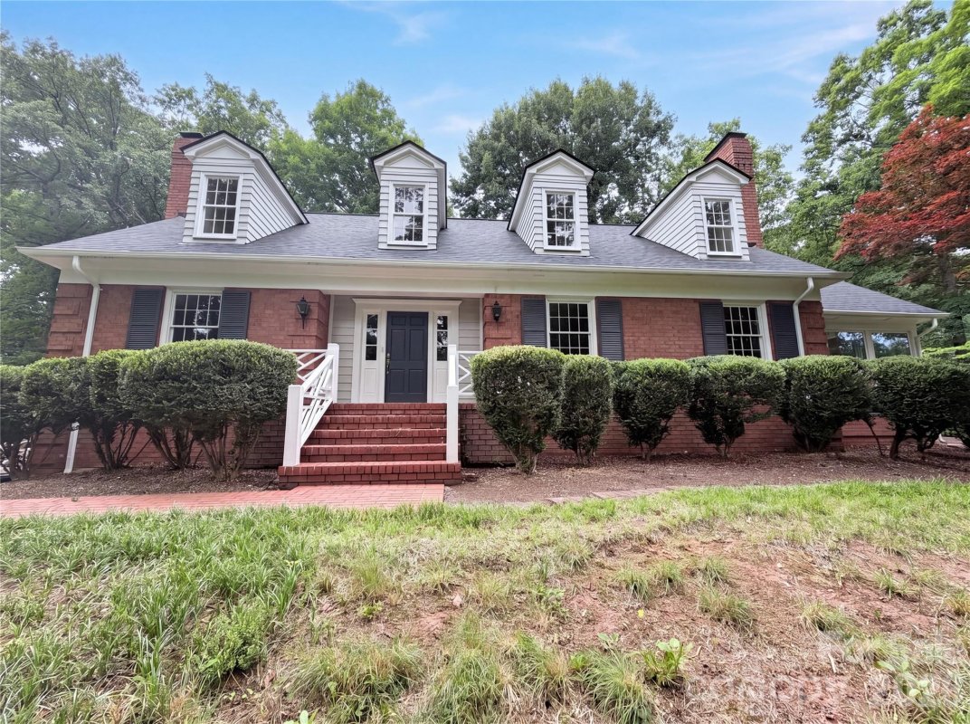 318 Valley Stream Road