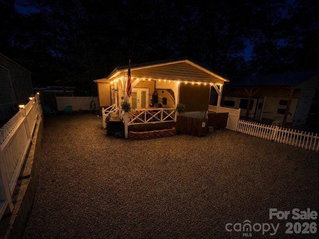 126 Canyon Loop