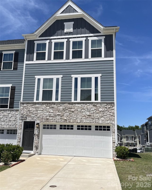 921 Portrush Lane
