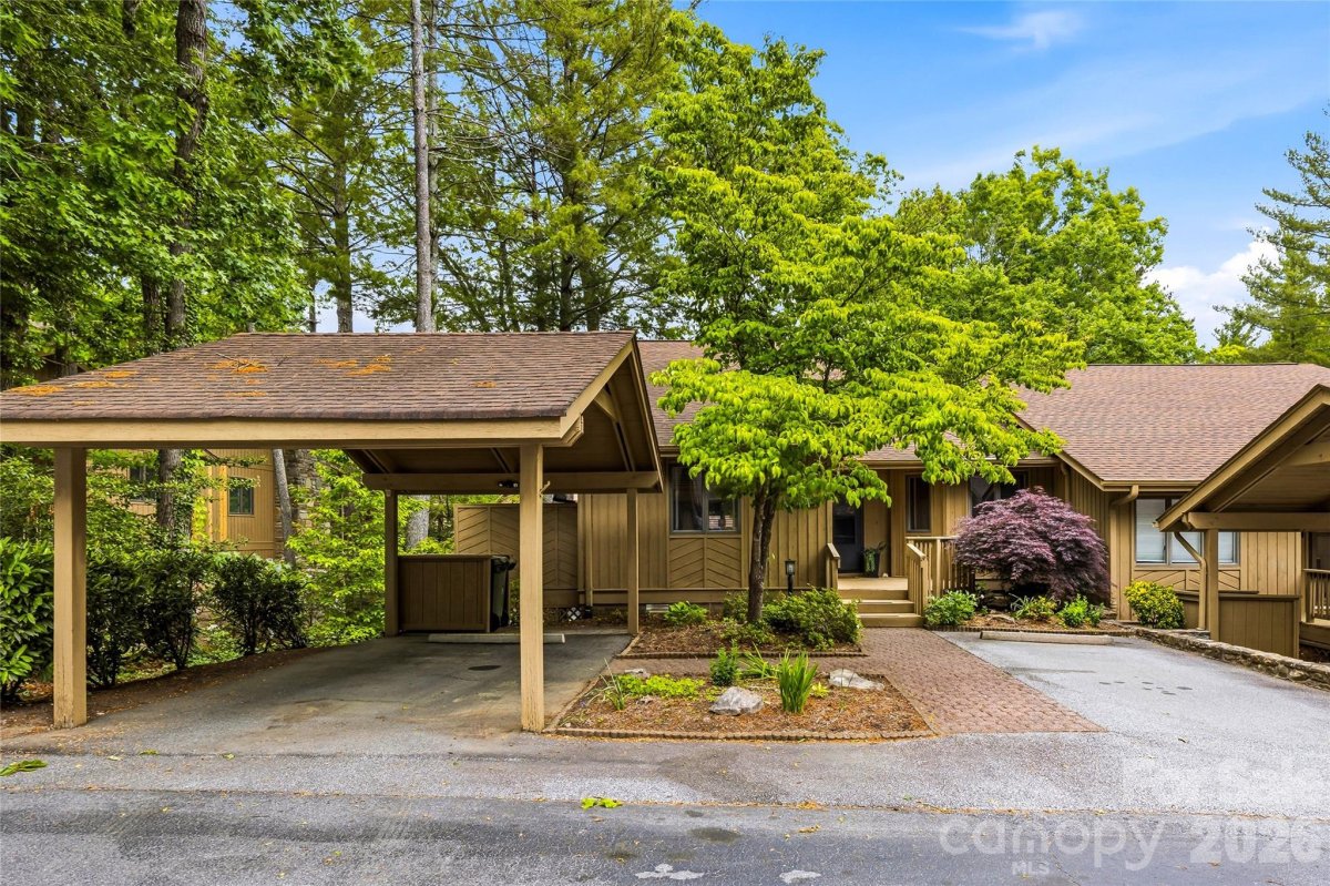 205 N Scarlet Oak Lane