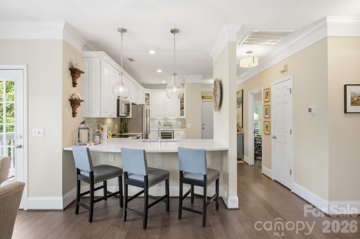 8942 Rosalyn Glen Road