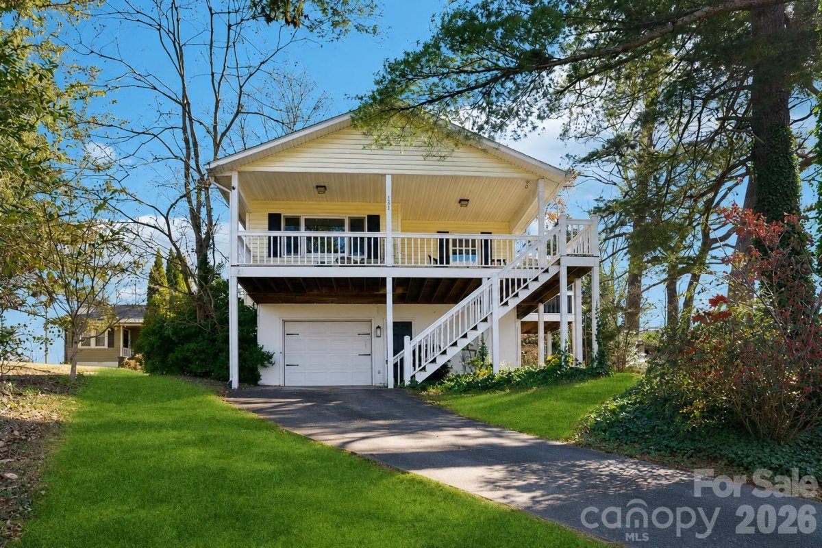 121 Oak Terrace