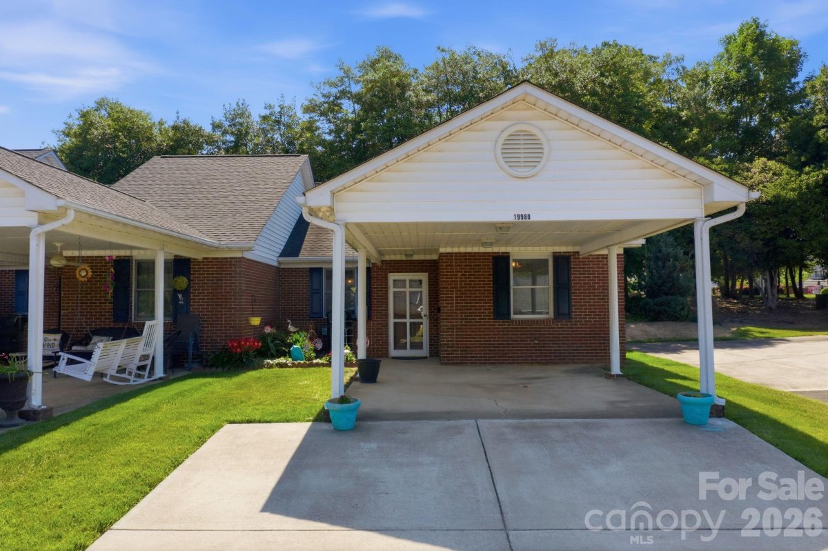 19980 Oak Leaf Circle