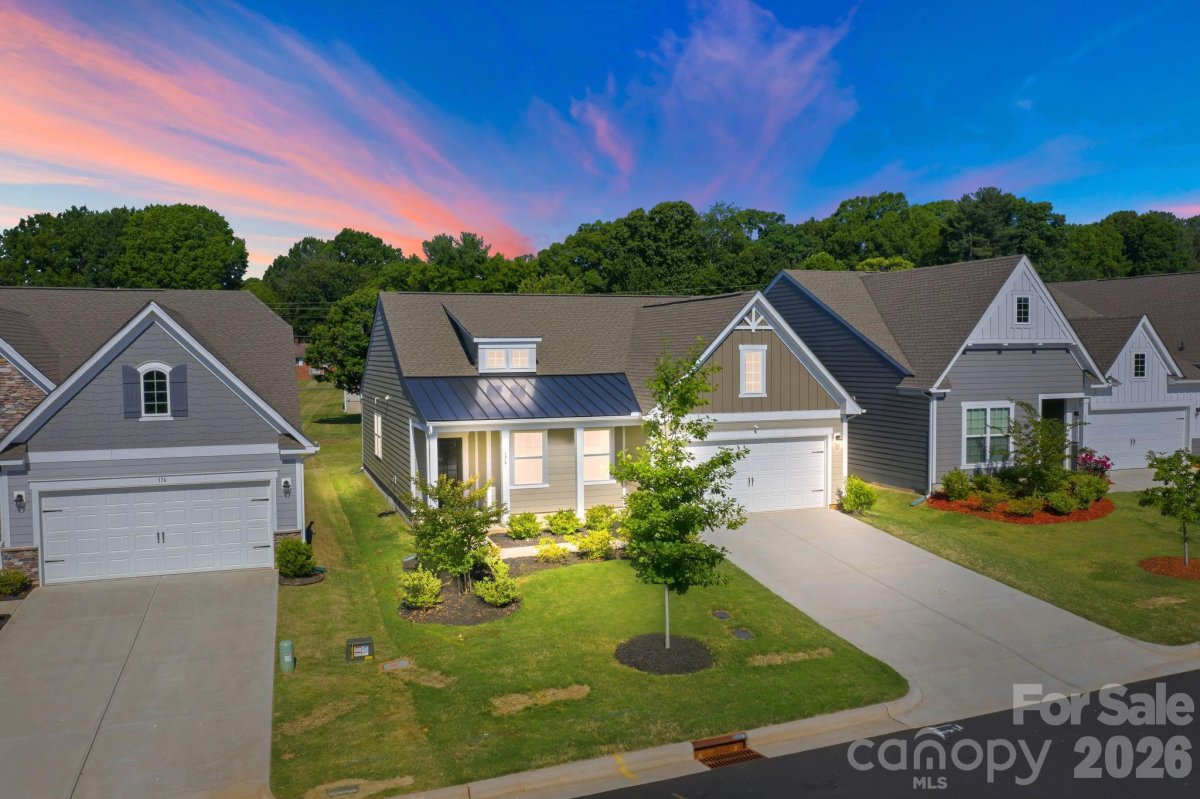174 White Apple Way