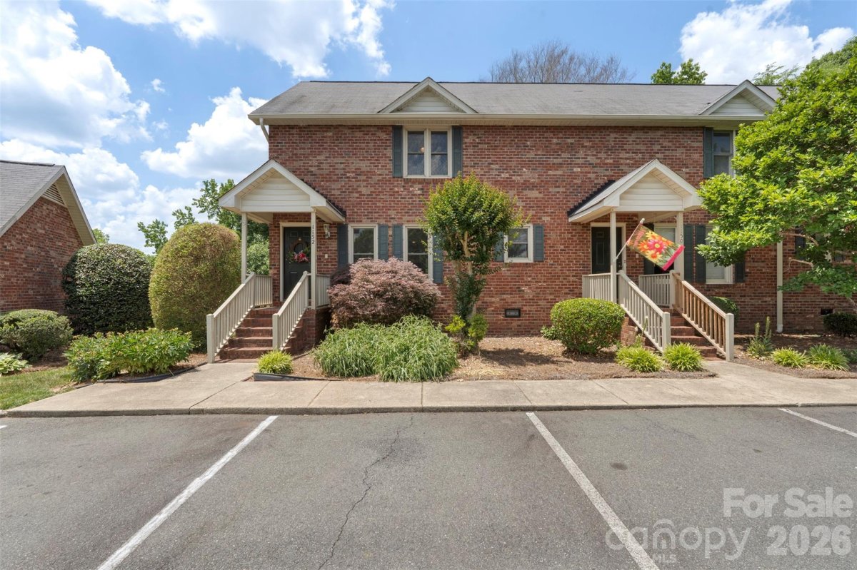 1152 Crestmont Drive