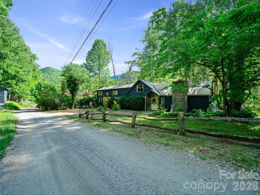 137 Mountain Farm Road