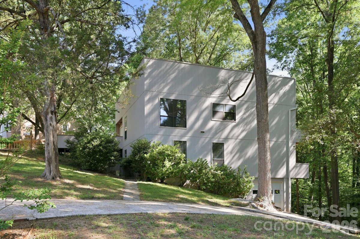 3423 Tinkerbell Lane