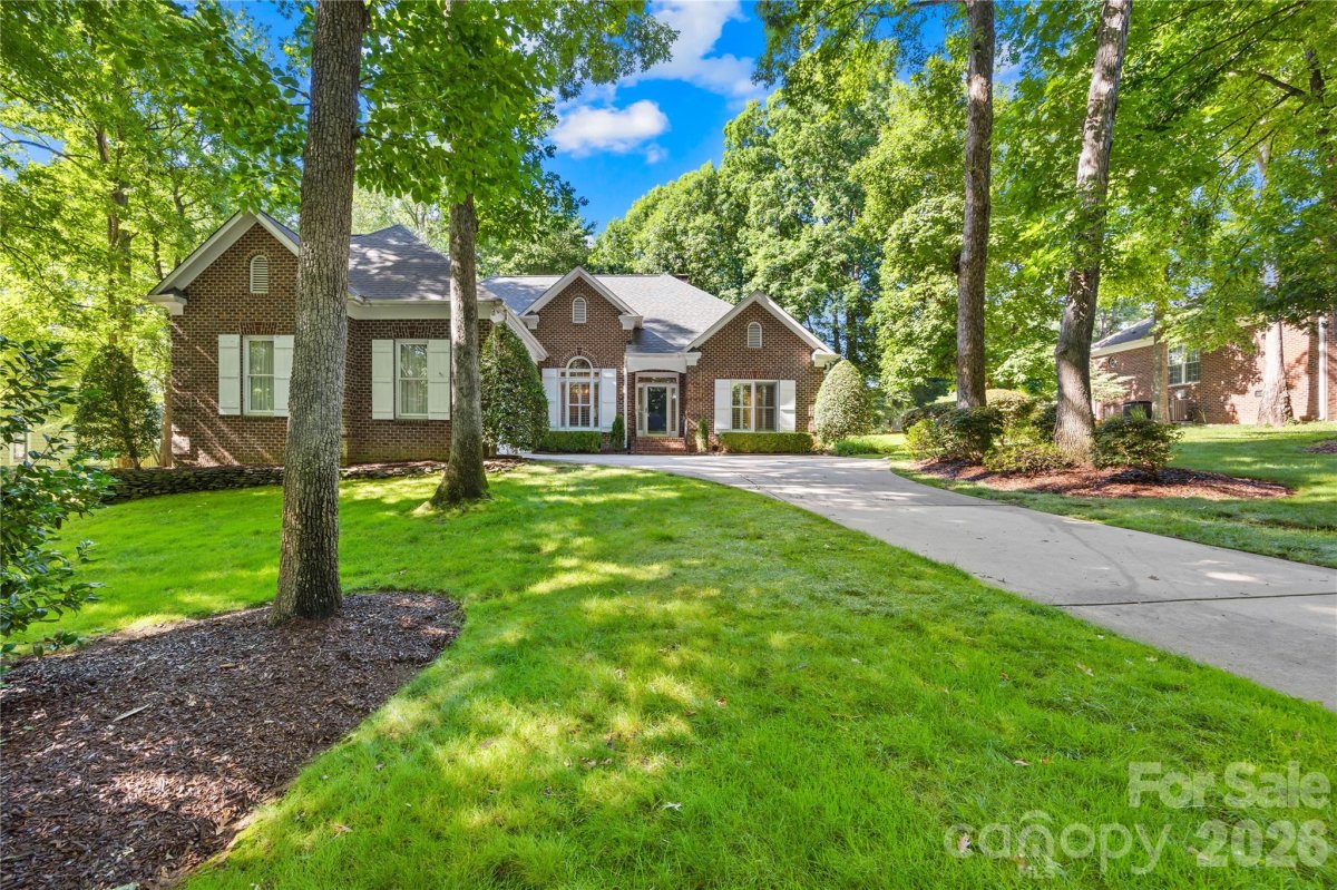 138 Woodstream Circle