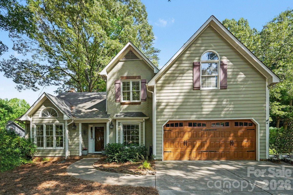 3032 Oakcroft Drive