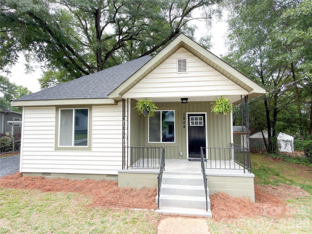 1904 Hemlock Avenue