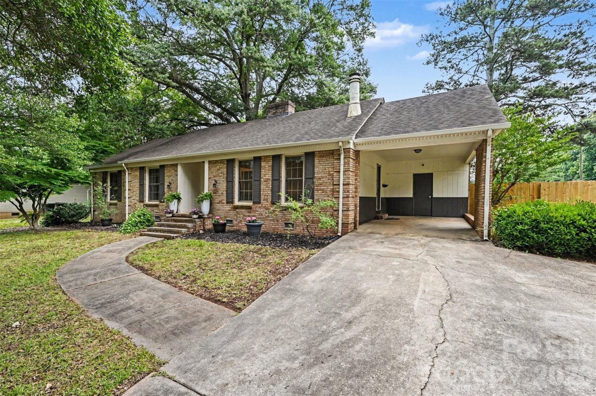 261 Sherwood Circle