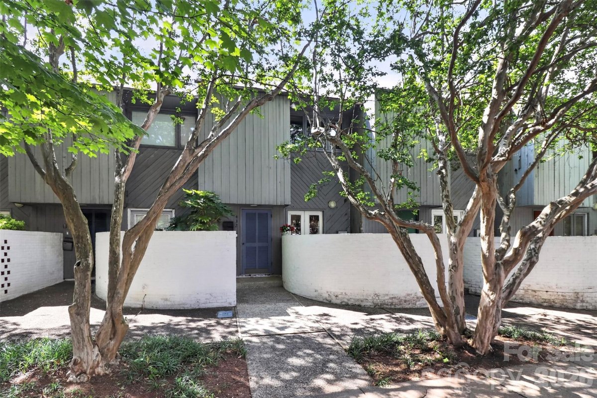 432 E Park Avenue
