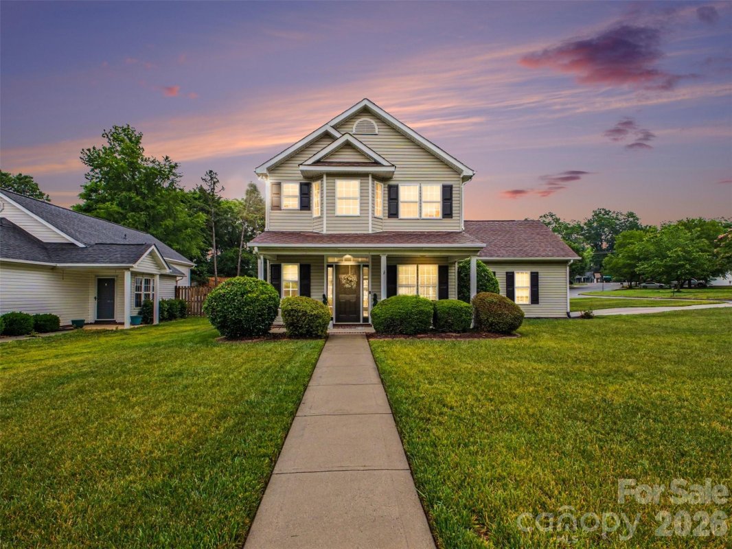 2243 Oakhurst Court