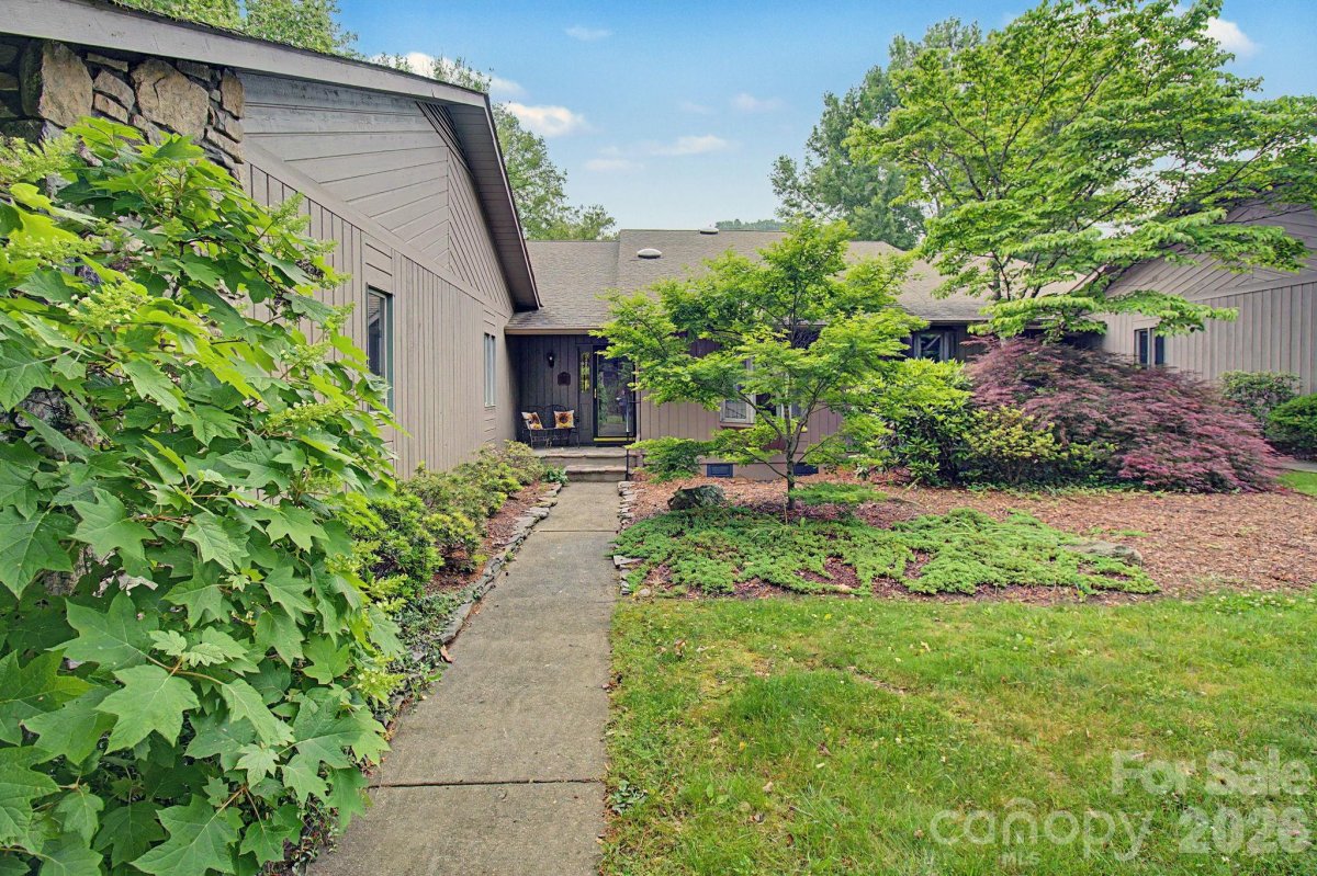 16 Clubside Drive