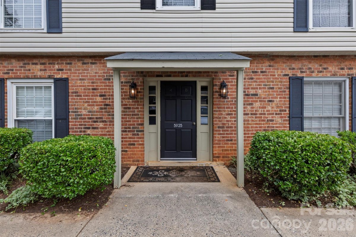 5925 Quail Hollow Road