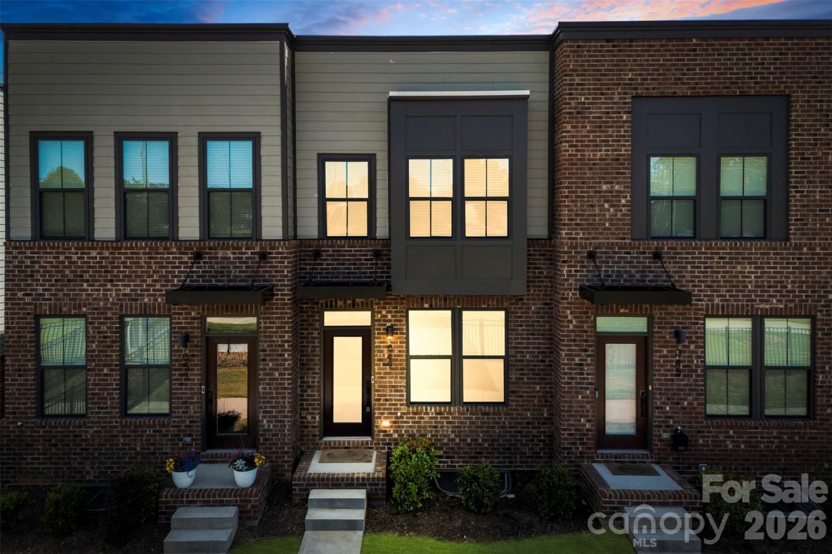 1049 Simcoe Lane