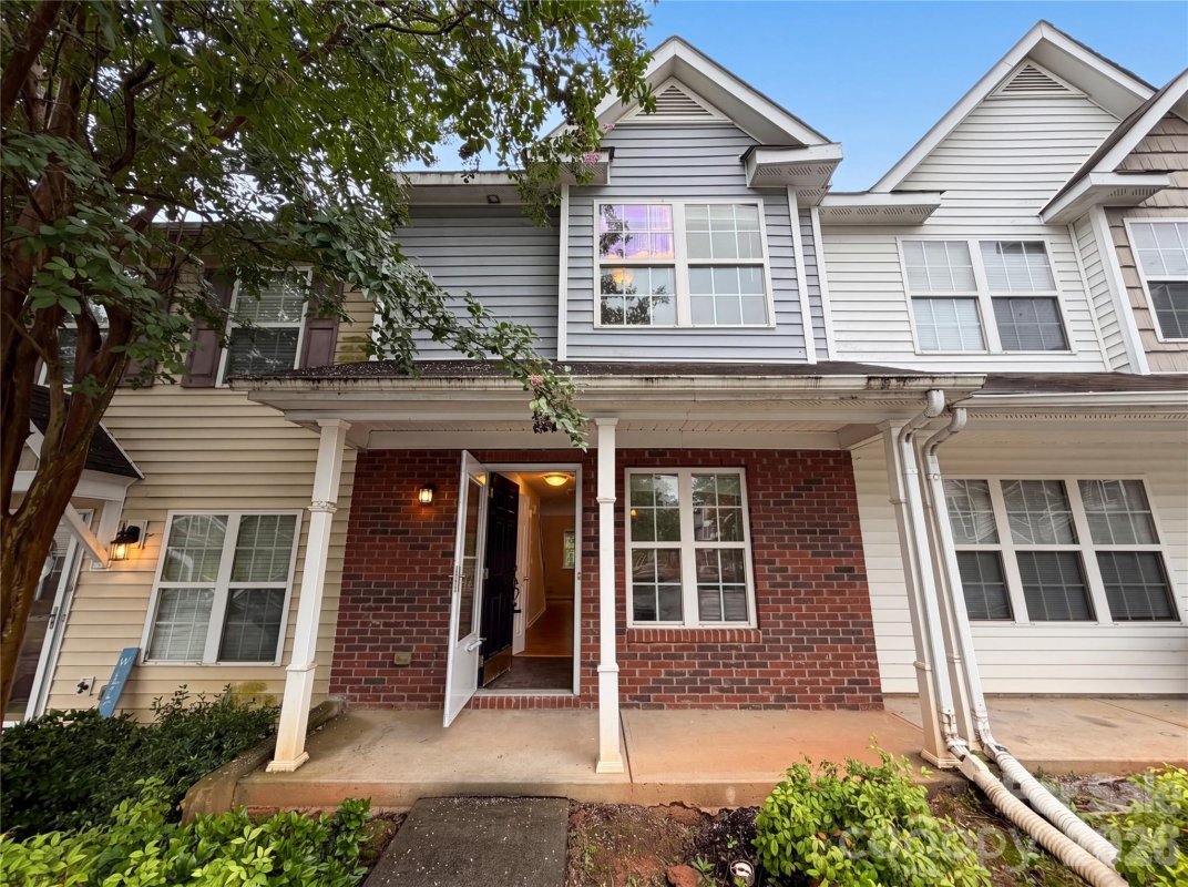 10114 Ballyclare Court