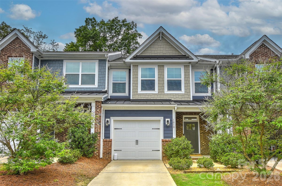 1010 Moffatt Lane
