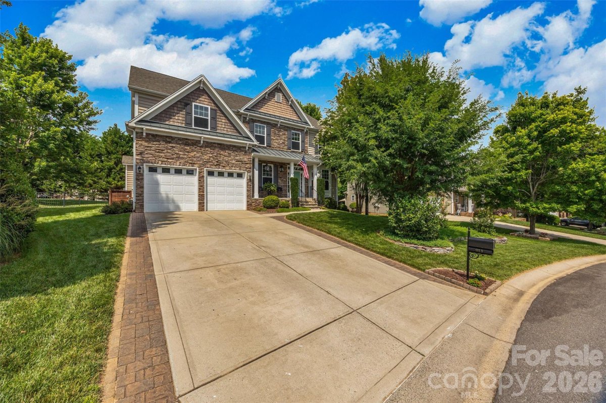 913 Vogel Way