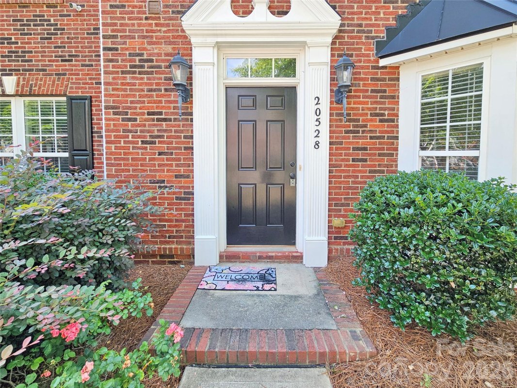 20528 Harbor View Drive