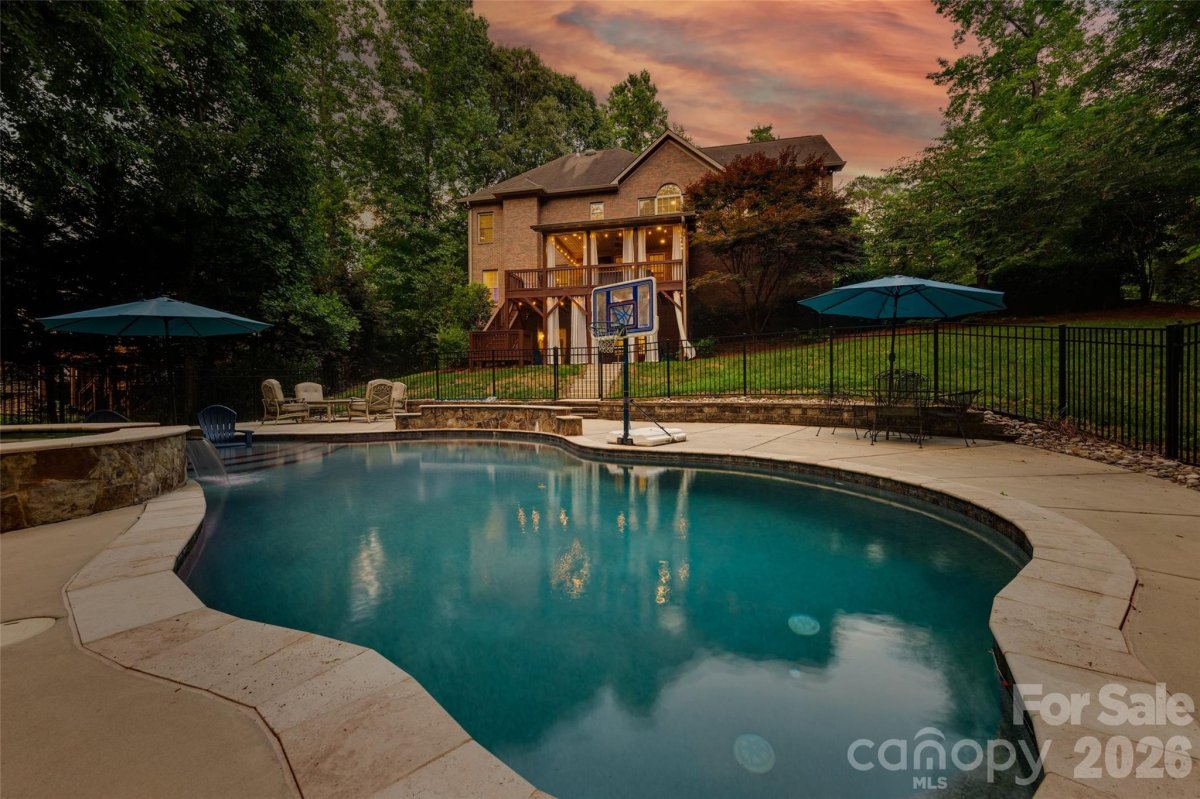 817 Savile Lane