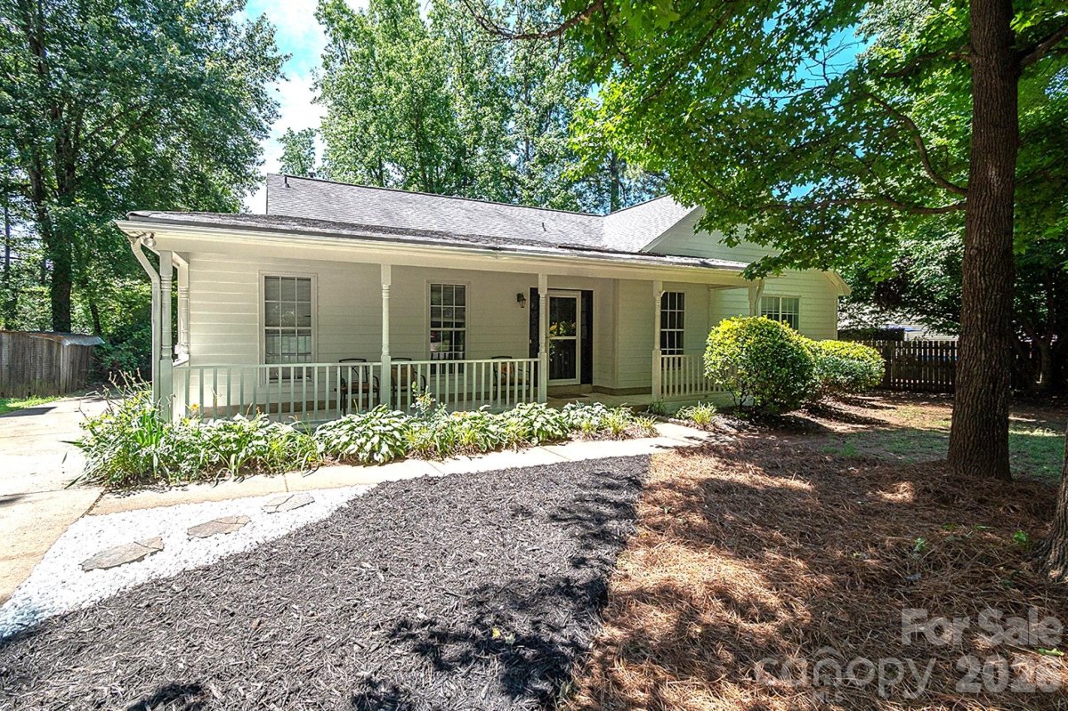13615 Wildiris Court