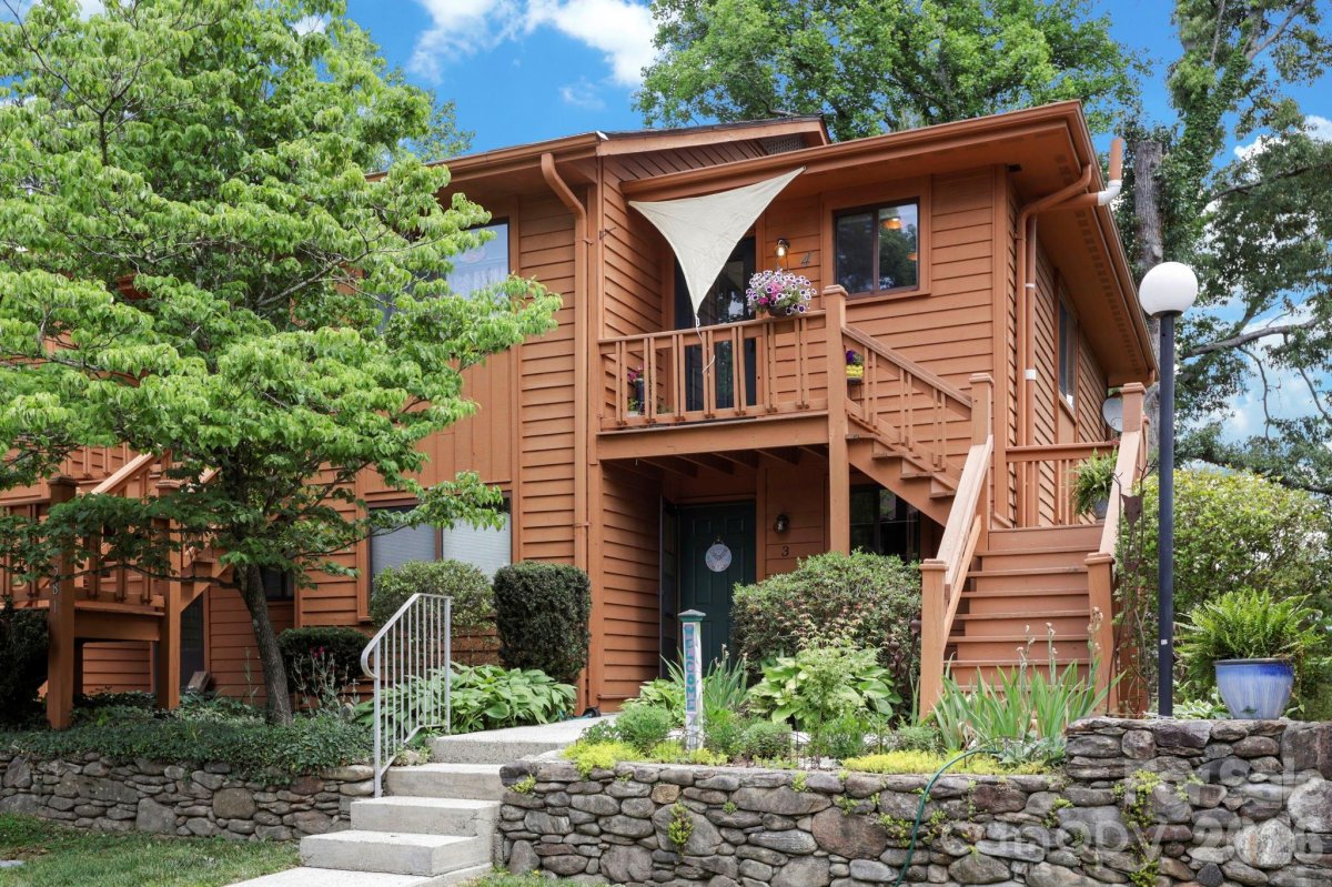 581 Courtwood Lane
