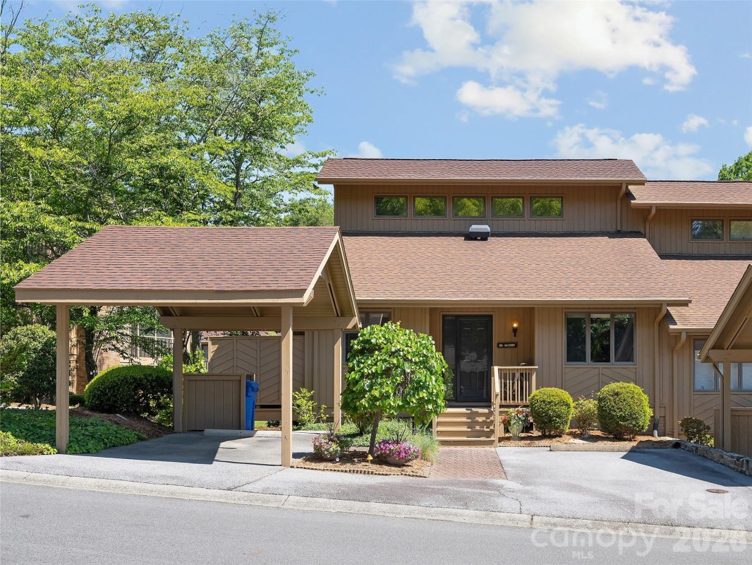 905 Red Oak Drive