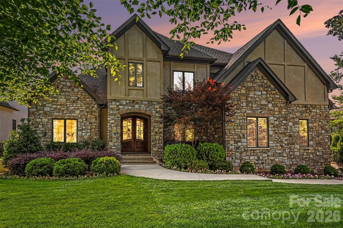 8000 Skye Lochs Drive