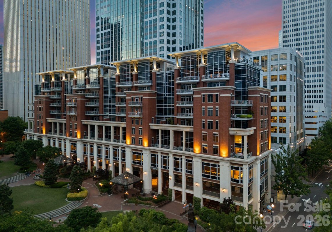 435 S Tryon Street