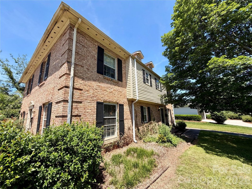 1301 Bywood Lane