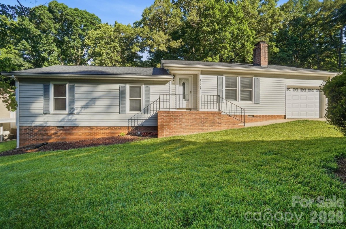 4604 Oakwood Circle