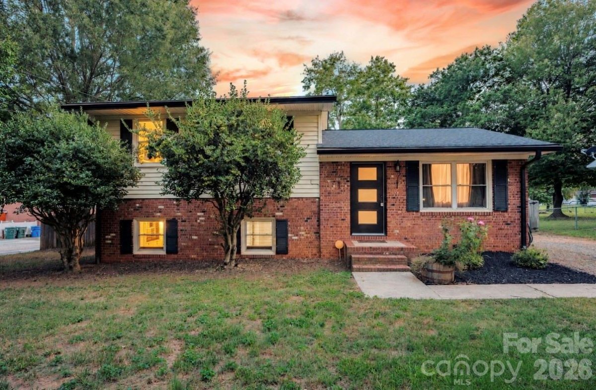 827 Brookwood Drive