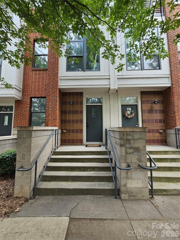526 N Mcdowell Street