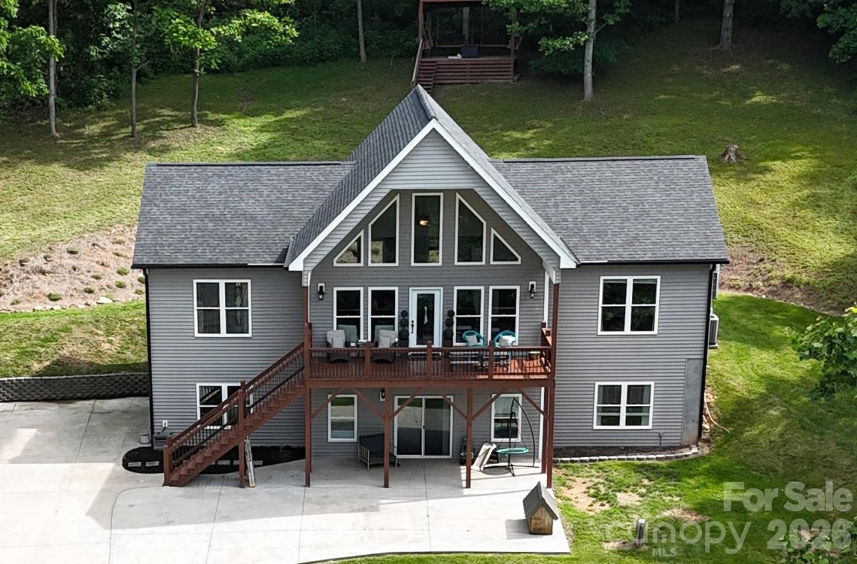 300 Green Meadow Lane