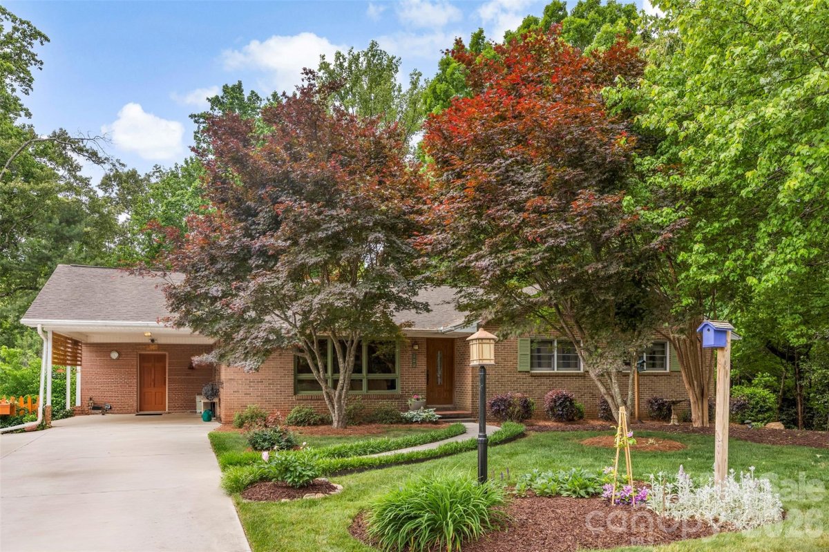 112 Amity Circle