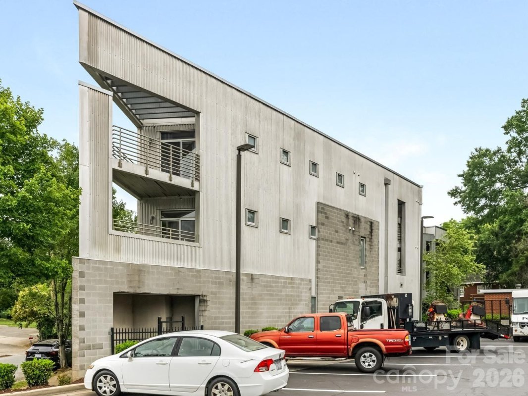 1600 Fulton Avenue